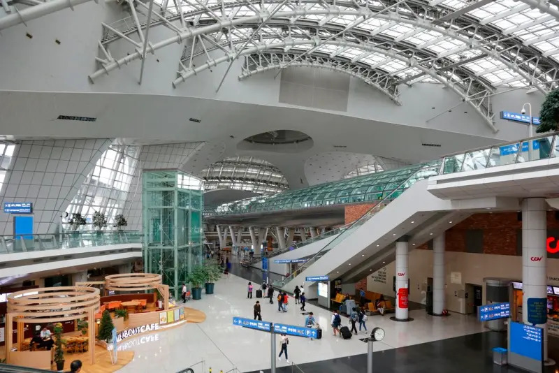 Tragic Incident at Incheon Airport: Indonesian Man Falls from 3rd Floor to B1