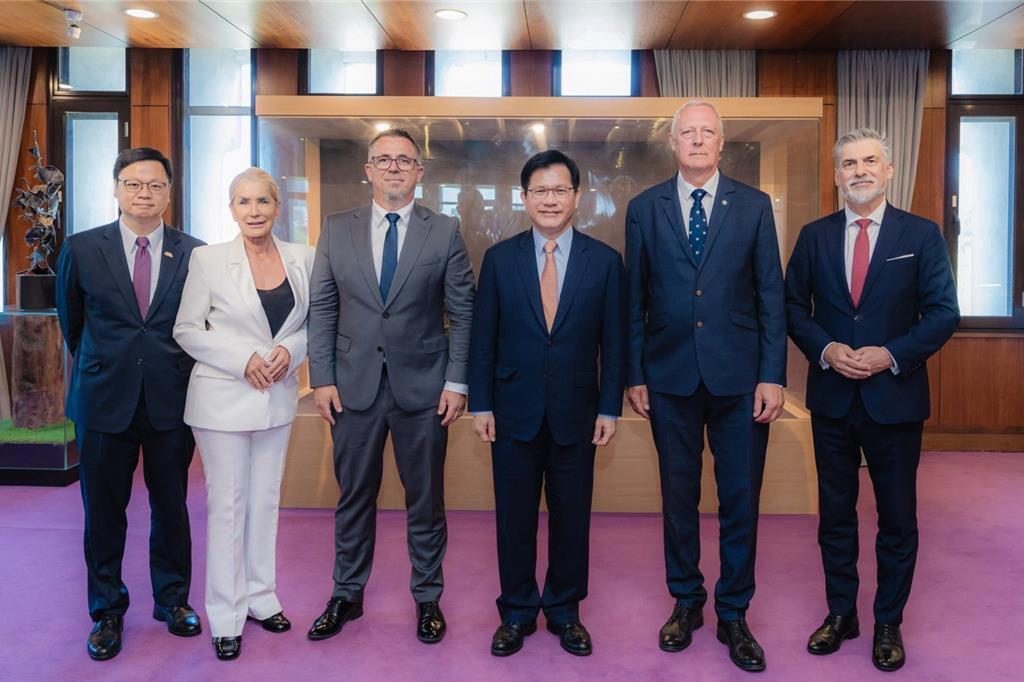 Taiwan to Open Import of Polish Blueberries; Lin Chia-lung Hopes to Deepen Bilateral Cooperation