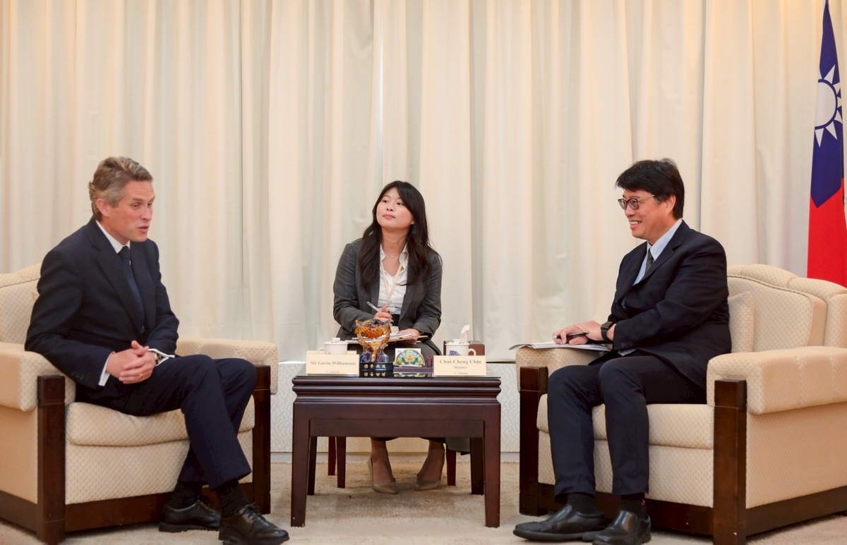 Chiou Tsui-Cheng Meets UK MP Gavin Williamson, Thanks for Support of Democratic Taiwan