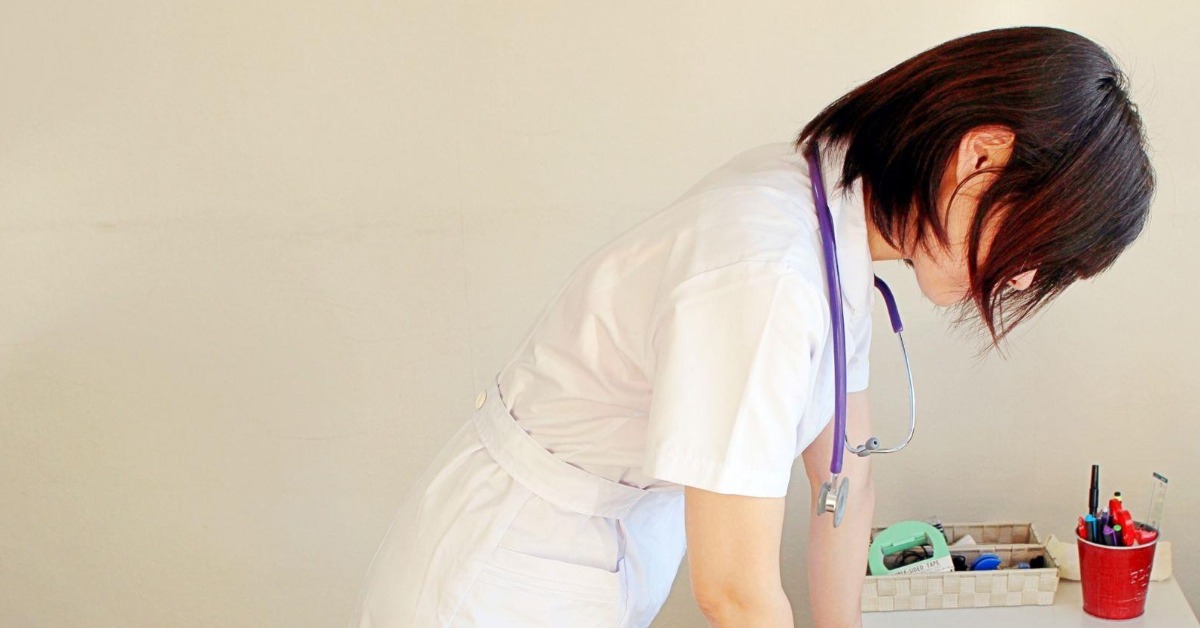 A nurse fainted in the emergency room and woke up to find she had lost a leg, heartbroken.