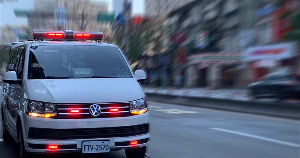 A drowning incident occurred in Haobihai, Pingtung, where a woman in her 50s experienced cessation of heart and breathing. 