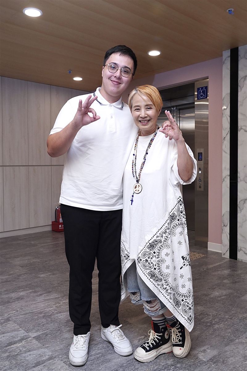 Exclusive Report / 24-Year-Old Son Joins the Insurance Industry! Li Mingyi Reveals His 