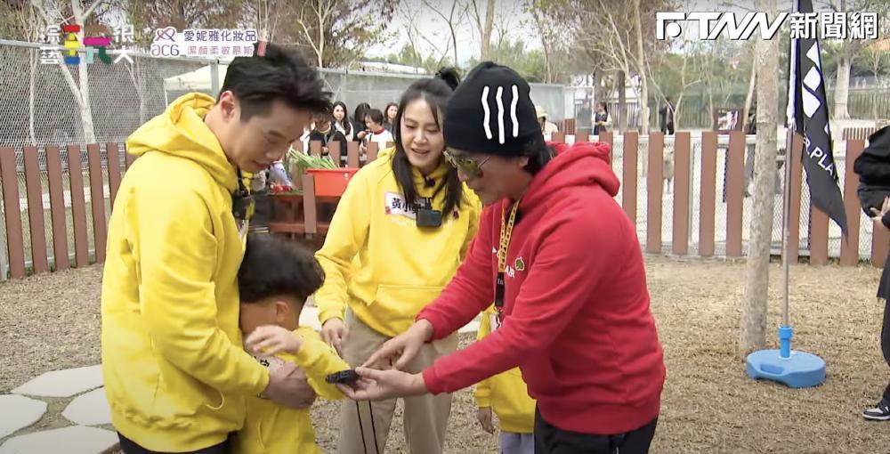 Wu Zongxian blew the whistle and scared the male star's son! The adorable baby burst into tears on the spot, and the variety show king awkwardly stated, 