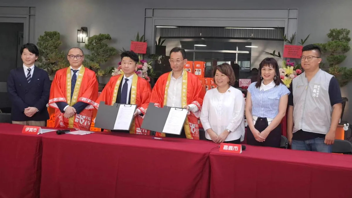 武雄後代以孝心感動日本，攜手伊賀越百年醬油廠，共同推出武雄丸大豆醬油於台灣上市