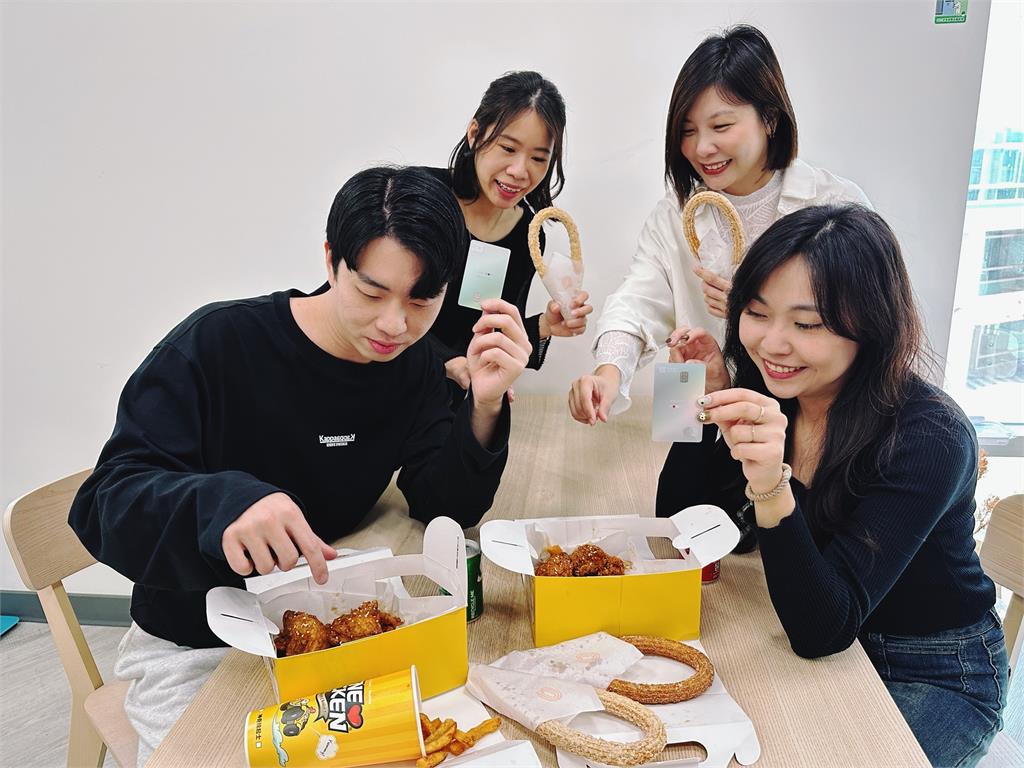 台新銀行推出「韓瘋刷」！玫瑰卡與太陽卡最高享受10%回饋，還有機會抽中韓國機票！