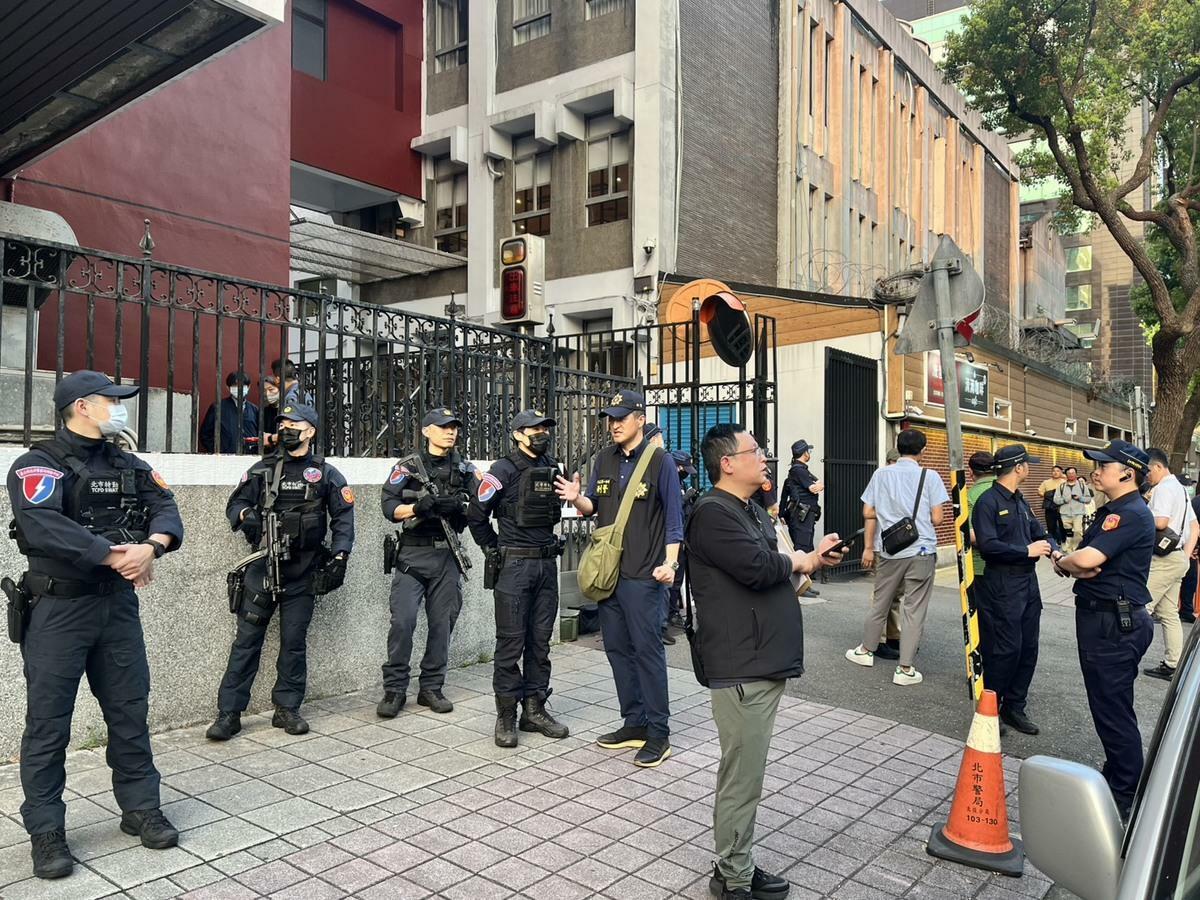 標題改寫：直擊》防狼措施啟動！北市特勤進駐立法院，綠營批評韓國瑜助長紅黑勢力入侵國會
