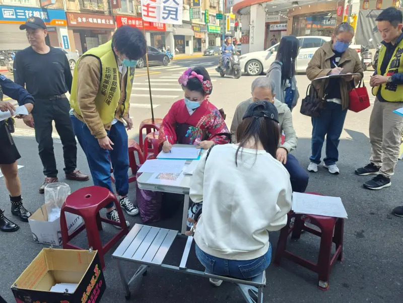 國民黨行動了！罷免綠委吳思瑤志工意外碰見這位人士